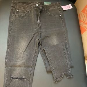 Ripped high wasted jeans